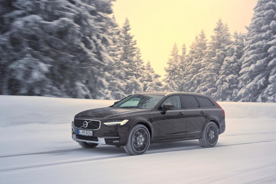  Volvo V90 D5 Cross Country 2016 года  (WW) (фото 5 из 36)
